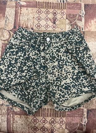 Шорти carhartt wip із камуфляжним принтом camo stain.