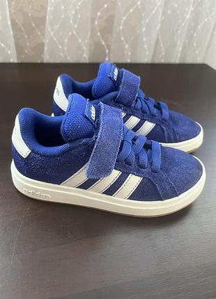Дитячі замшеві кросівки adidas grand court