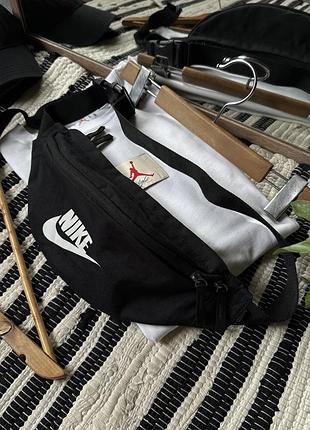 Чоловіча поясна сумка бананка nike оригінал найк чорна з білим логотипом