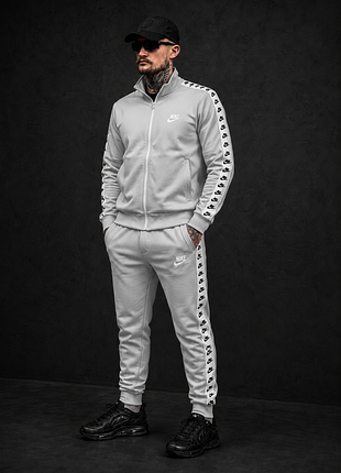 Кстюм nike сірий білий