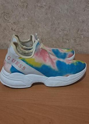 Кроссовки от guess