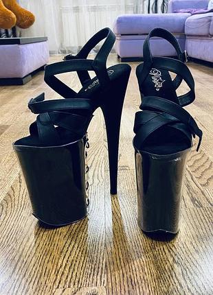 Стріпи pleaser нові