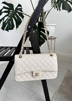 Розкішна бежева кремова сумочка в стилі шанель chanel premium 25 light beige брендовая беж крем сумка новинка натуральная кожа