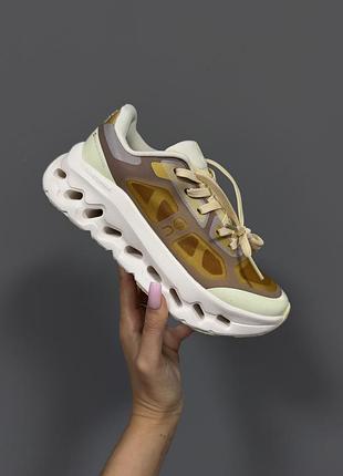 On cloudtilt | beige / yellow remix