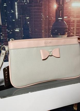 Новая женская сумочка-клатч (покат) guess bella pouch (style: 28779688) в нежном двухцветном исполнении.