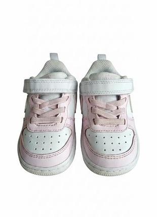 Детвора кроссовки от nike.