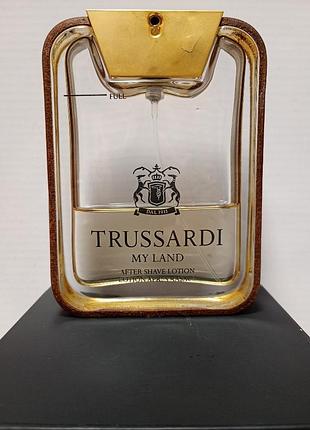 Лосьон после бритья trussardi my land after shave lotion (100 мл) - парфюмированное средство в брендовом стеклянном флаконе с кожаным обрамлением.