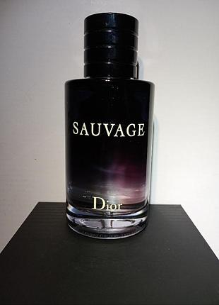 Чоловіча туалетна вода бренд: christian dior (оригінал)
название: sauvage. объем: 100 мл / 3.4 fl. oz. остаток 80-85%
страна производства: франция