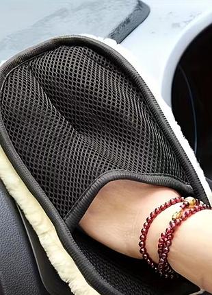 Мягкая перчатка для чистки автомобиля и мебели