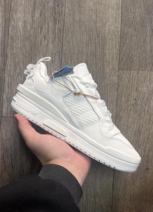 Білі шкіряні кросівки adidas forum low