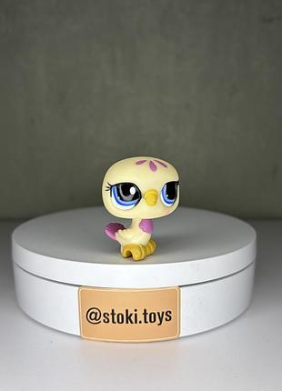 Колекційна фігурка голуба (pigeon) із серії іграшок littlest pet shop (lps) від компанії hasbro.