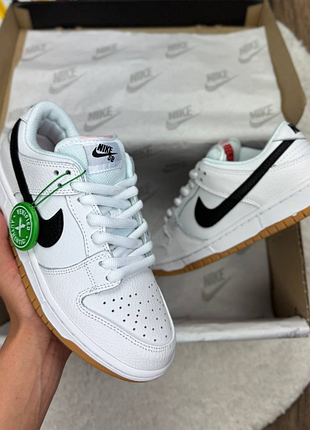 Sb dunk white black