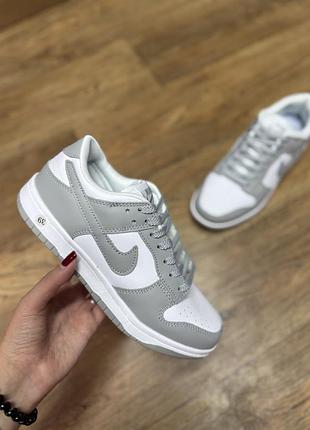 Жіночі кросівки (підліткові) nike sb dunk low сіро-білі