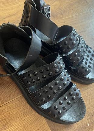 Dr martens босоніжки