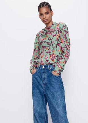 Винтажная блузка с ярким цветочным принтом от бренда zara.