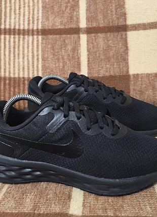 Кроссовки nike revolution
