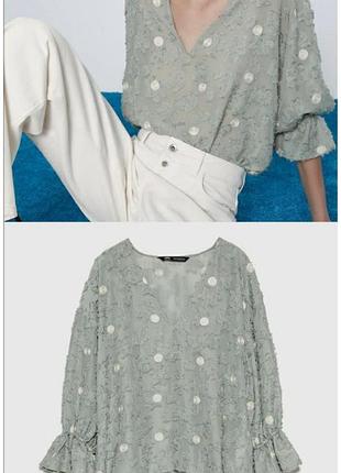 Блузка zara с уникальной текстурированной тканью с вышитыми точками.