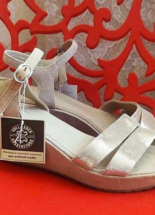 ​шкіряні босоніжки 5th avenue (deichmann) на танкетці (р. 37.5–38, повністю натуральна шкіра)