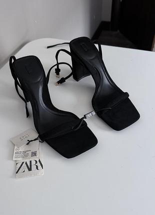 Босоніжки zara