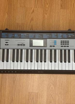 Синтезатор casio lk-136 (з підсвіткою клавіш) и підставкою