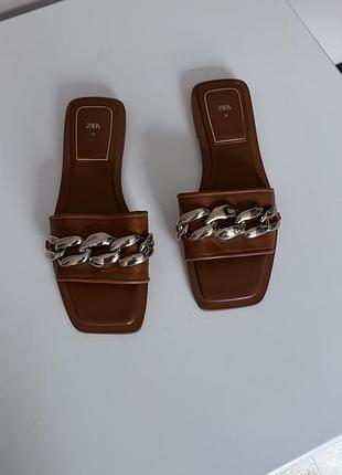 Шльопанці zara