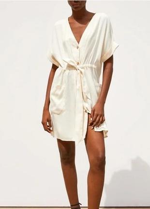 Короткое платье-рубашка из лиоцелла бренда zara.