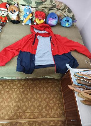 Унисекс ветровка красная с синим бренда h and m divided размер 40 (состояние между m и l)