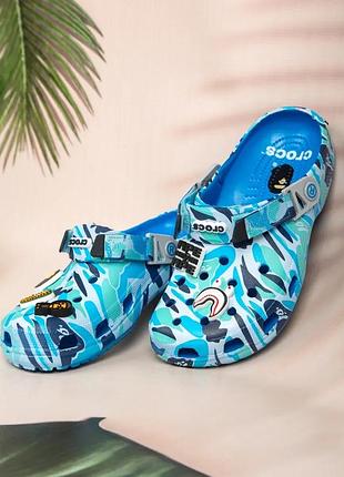 Крокс класік клог бейп блакитні crocs classic clog a bathing ape abc camo blue