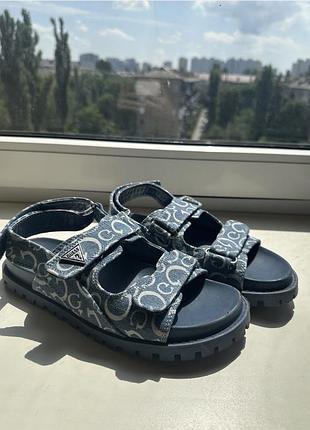 Босоніжки guess