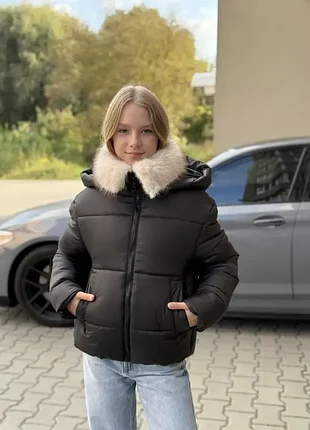 Підліткова зимова куртка для дівчинки. чорна. укорочена 152
