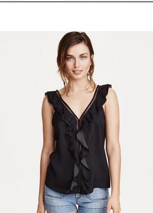 Чорна блуза h&m з v-подібним вирізом та рюшам