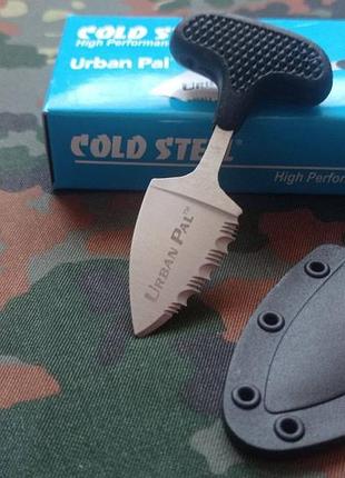 Туристичний тичковий шийний ніж cold steel urban pal 8см,кишеньковий компактний міні ніж-брелок з серрейтерною заточкою в чехлі