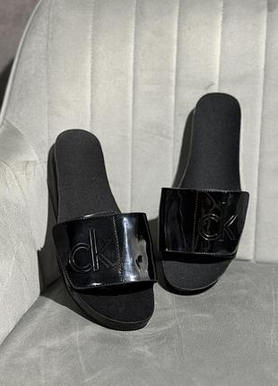 Чорні жіночі шльопанці calvin klein