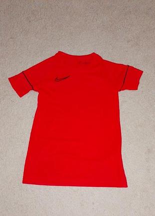 Футболка спортивная nike. размер 122-128 см