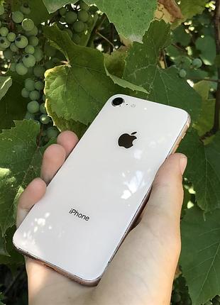 Продам айфон 8 на 64gb