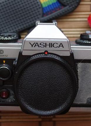 Фотоапарат yashica fx-d quartz (contax yashica) з ремінцем, заглушкою й наочником
