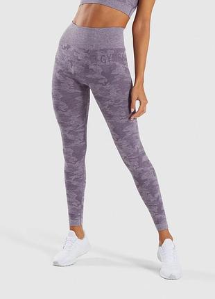 Компресійні легінси тайтси gymshark camo seamless у лавандовому кольорі з високою посадкою і камуфляжним малюнком