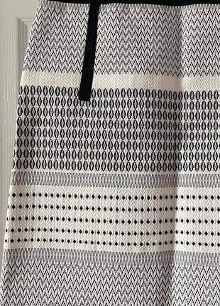 Спідниця в наявності.