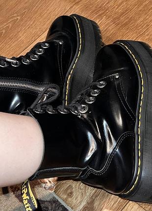 Чорні шкіряні черевики dr. martens jadon на товстій платформі