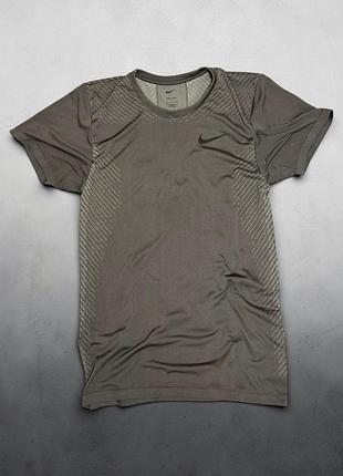 Спортивна футболка nike dri-fit adv