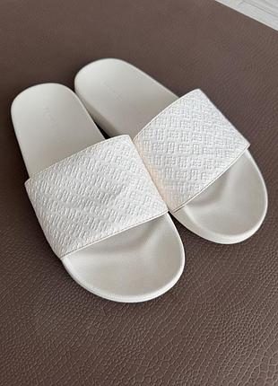 Шльопанці tommy hilfiger monogram pool slide