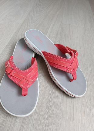Шлепанцы вьетнамки женские clarks