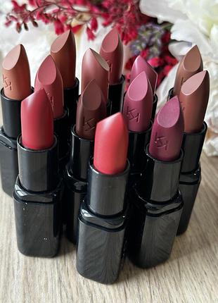 Поживні губні  помади smart fusion lipstick від kiko milano 🖤  з кремовою текстурою 💄