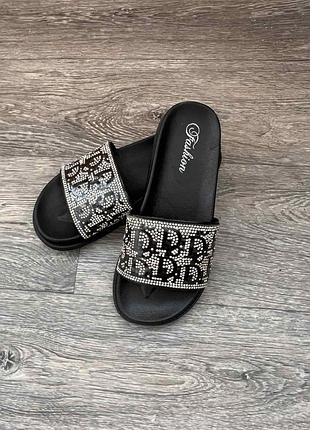Новая модель шлепанцев со стразами fashion