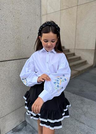 Шкільна блуза з вишивкою