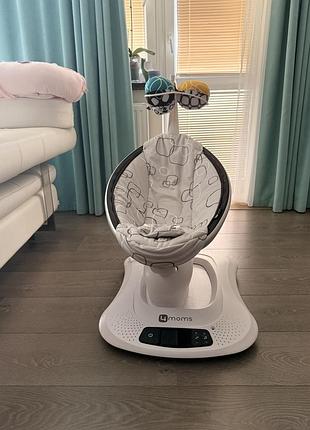 4 moms укачуючий центр