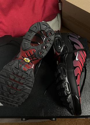 Кросівки nike air max plus (tn) / nike tn red black gradient (розмір 45)