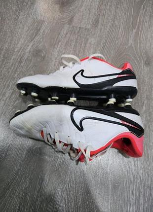 Футбольные бутсы nike