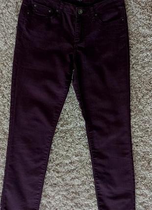 Женские джинсы / брюки zero denim баклажанового цвета slim fit (размер 38/32)