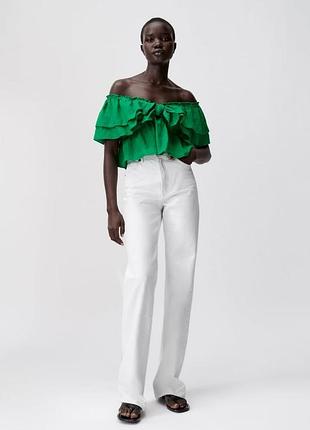 Льняной кроп-топ с открытыми плечами и оборками zara.